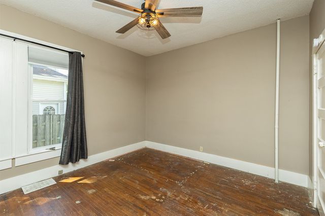 402 W Ashland Avenue, Indianola, IA 50125