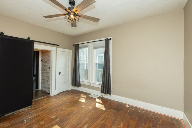 402 W Ashland Avenue, Indianola, IA 50125