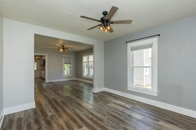 402 W Ashland Avenue, Indianola, IA 50125