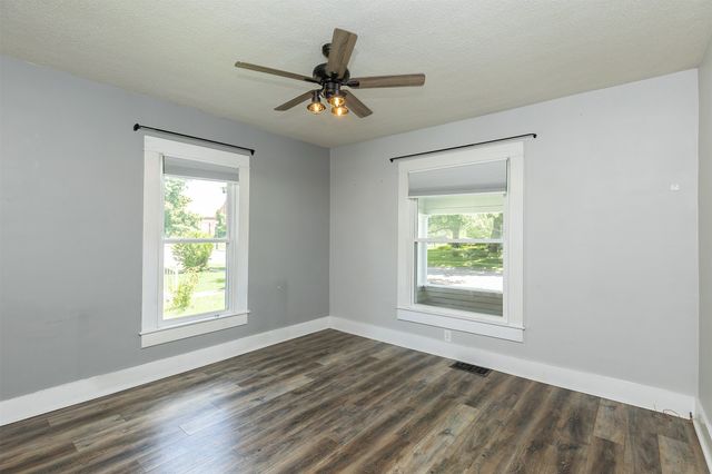 402 W Ashland Avenue, Indianola, IA 50125