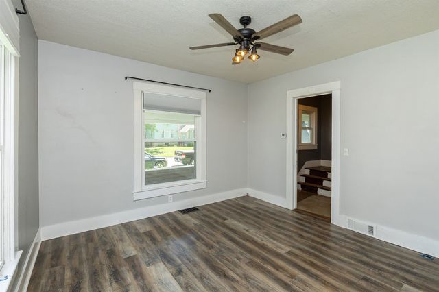 402 W Ashland Avenue, Indianola, IA 50125