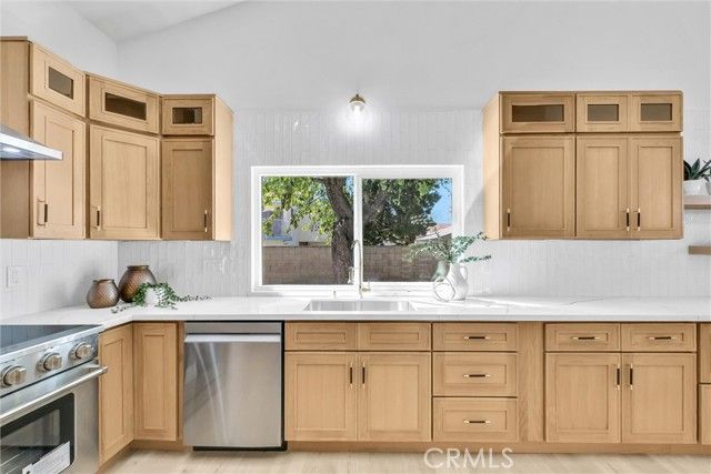 3126 S Rita Way, Santa Ana, CA 92704