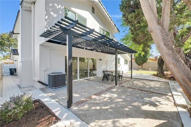 3126 S Rita Way, Santa Ana, CA 92704