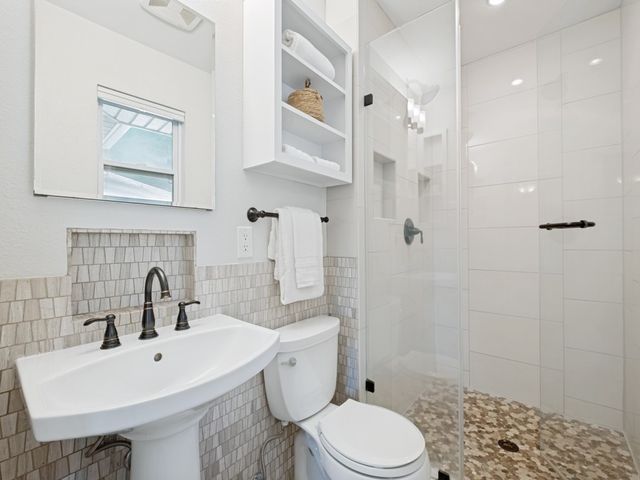 6438 E Lovers Lane, Dallas, TX 75214