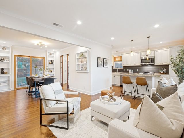 6438 E Lovers Lane, Dallas, TX 75214