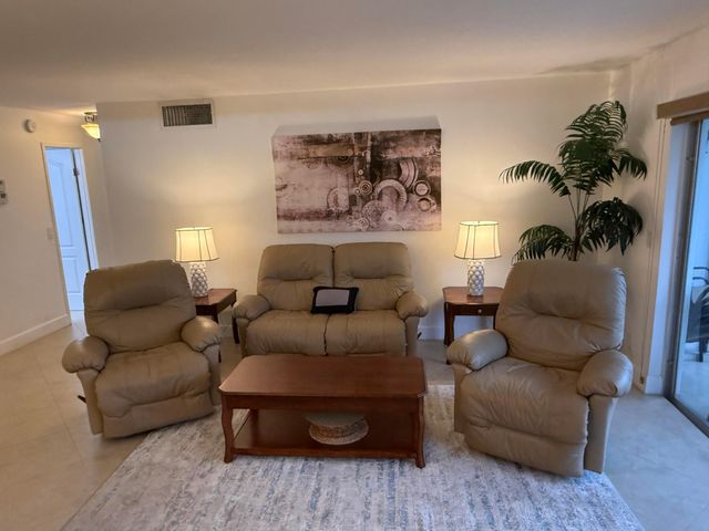 300 NE 14th Avenue 411, Hallandale Beach, FL 33009