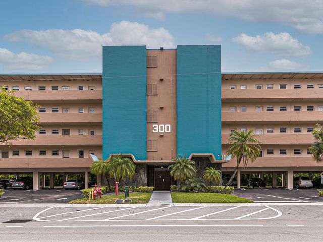 300 NE 14th Avenue 411, Hallandale Beach, FL 33009