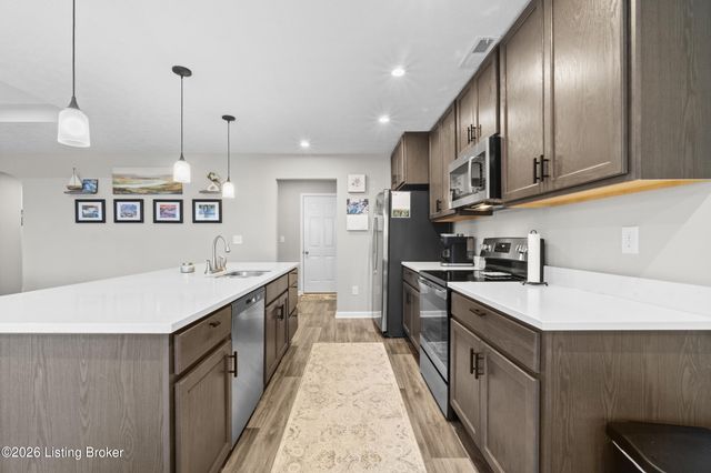 8809 Salute Way, Louisville, KY 40229