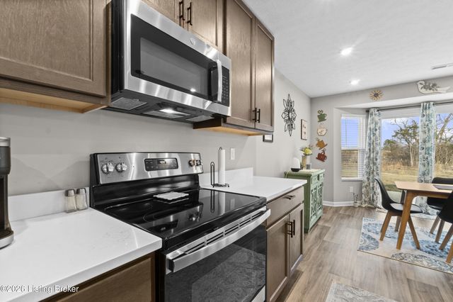 8809 Salute Way, Louisville, KY 40229