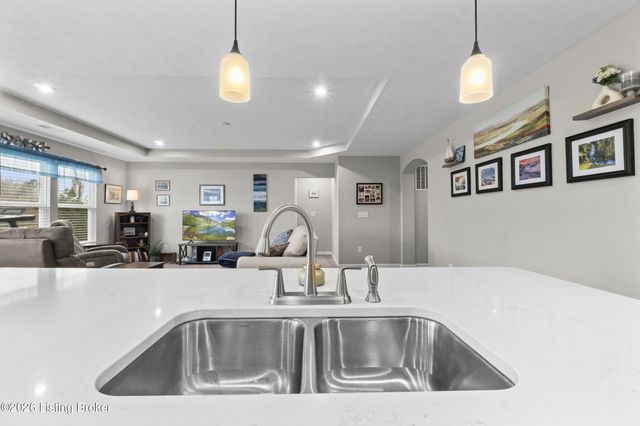 8809 Salute Way, Louisville, KY 40229