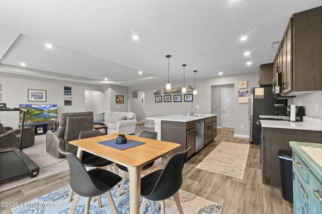 8809 Salute Way, Louisville, KY 40229