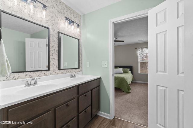 8809 Salute Way, Louisville, KY 40229