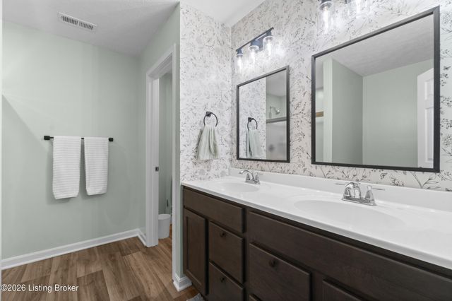 8809 Salute Way, Louisville, KY 40229