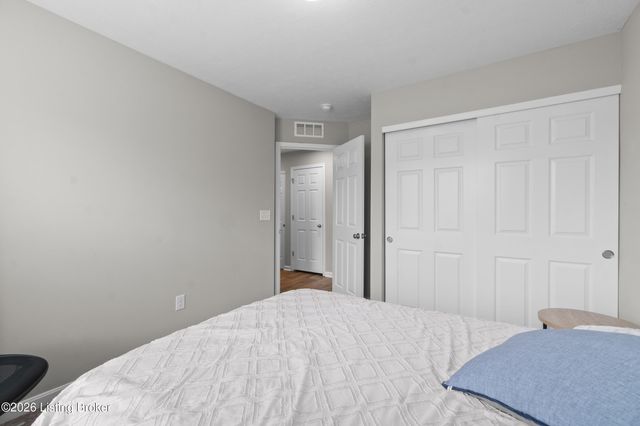 8809 Salute Way, Louisville, KY 40229