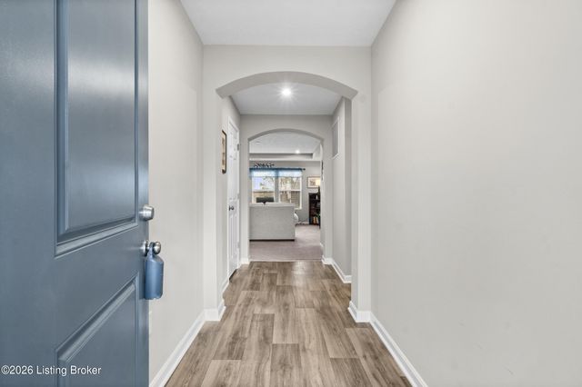 8809 Salute Way, Louisville, KY 40229