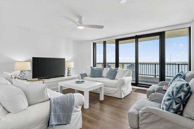 1000 N Station 411, Port Aransas, TX 78373