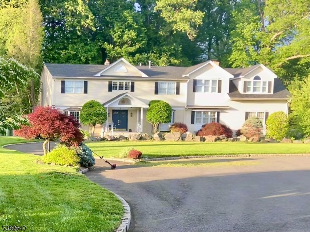 2 Unami Ln, Scotch Plains Twp., NJ 07076
