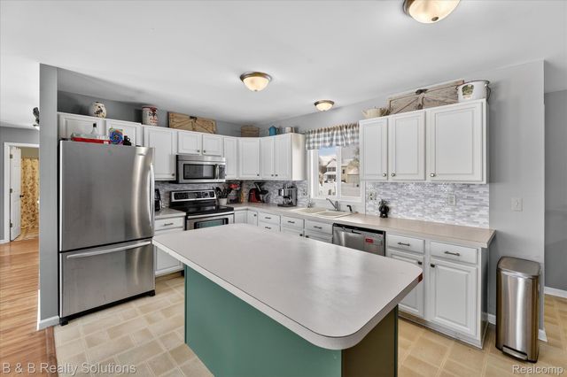 5769 Cobblestone Drive, Deerfield Township, MI 48461