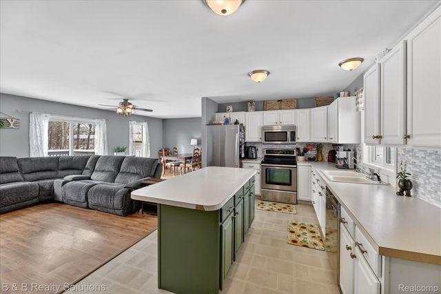 5769 Cobblestone Drive, Deerfield Township, MI 48461