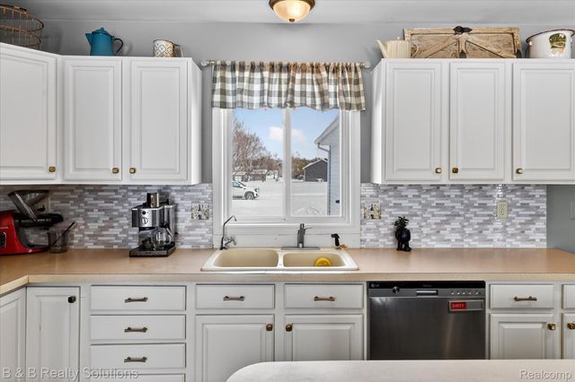 5769 Cobblestone Drive, Deerfield Township, MI 48461