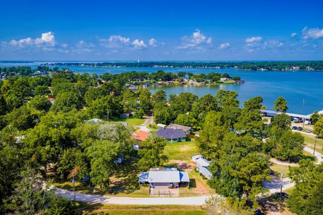 199 Justine Ave, Livingston, TX 77351