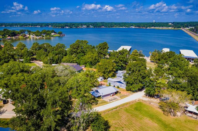 199 Justine Ave, Livingston, TX 77351