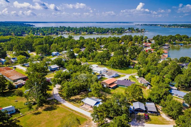 199 Justine Ave, Livingston, TX 77351
