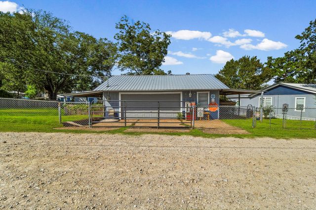 199 Justine Ave, Livingston, TX 77351