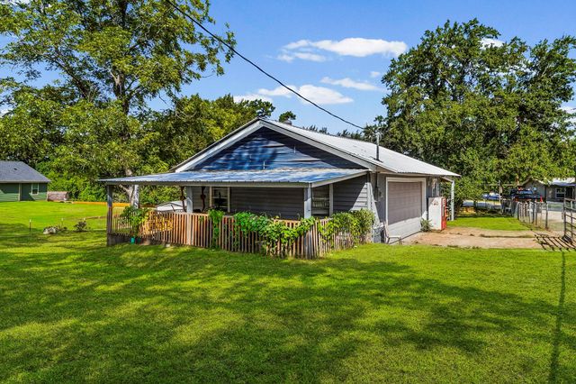 199 Justine Ave, Livingston, TX 77351