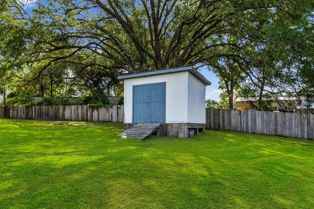 199 Justine Ave, Livingston, TX 77351