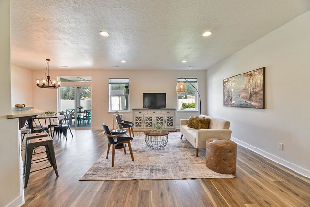 15001 E Crown Ave, Spokane Valley, WA 99216