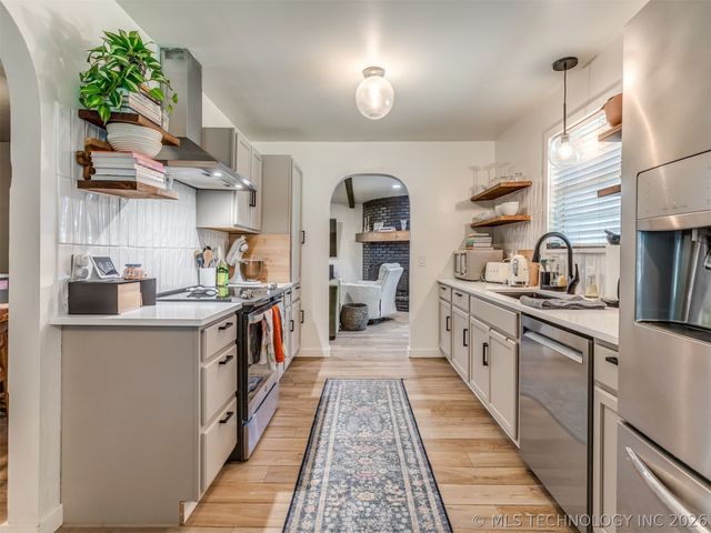 10318 S Sandusky Avenue, Tulsa, OK 74137