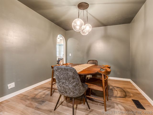 10318 S Sandusky Avenue, Tulsa, OK 74137
