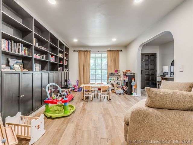 10318 S Sandusky Avenue, Tulsa, OK 74137
