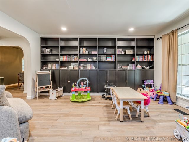 10318 S Sandusky Avenue, Tulsa, OK 74137