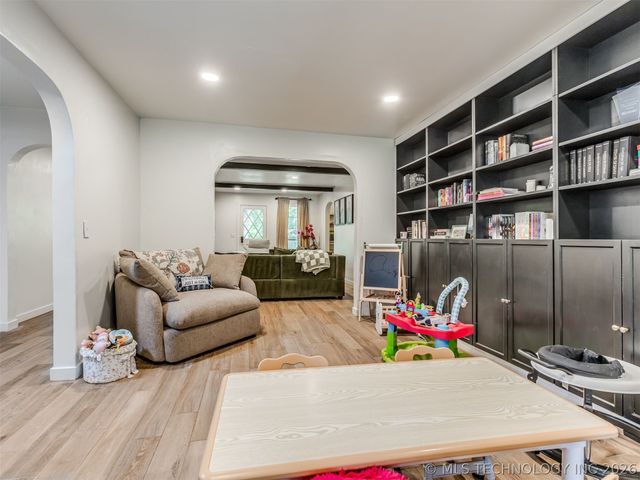 10318 S Sandusky Avenue, Tulsa, OK 74137