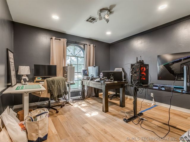 10318 S Sandusky Avenue, Tulsa, OK 74137