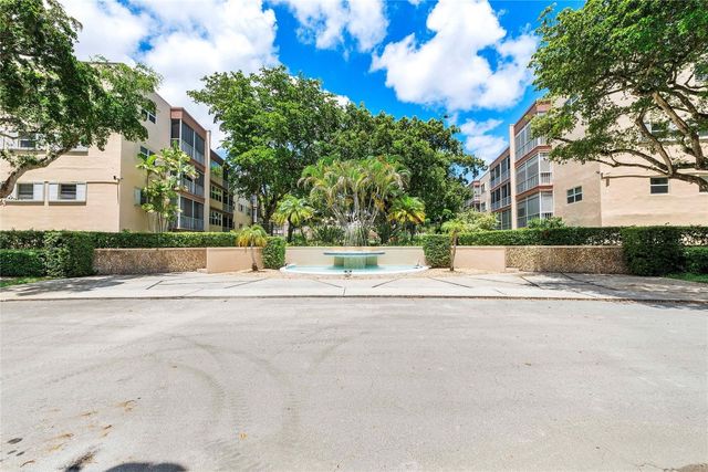 6751 Cypress Road 204, Plantation, FL 33317