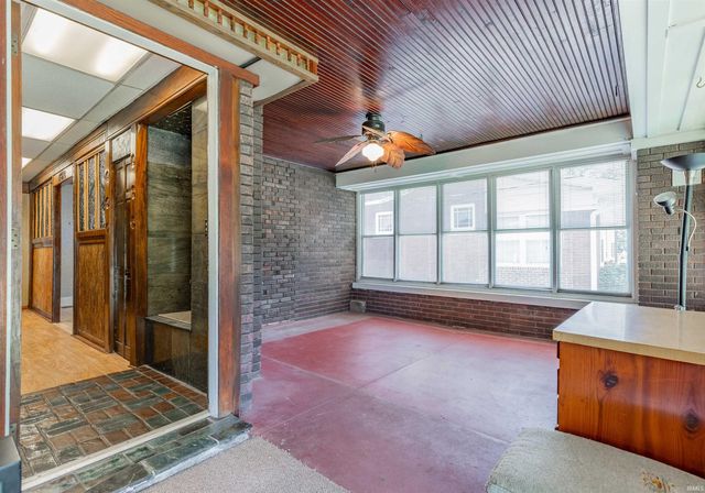 1417 Mesker Park Drive, Evansville, IN 47720