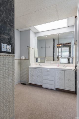 1417 Mesker Park Drive, Evansville, IN 47720