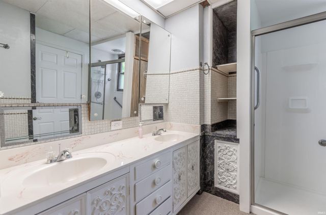 1417 Mesker Park Drive, Evansville, IN 47720