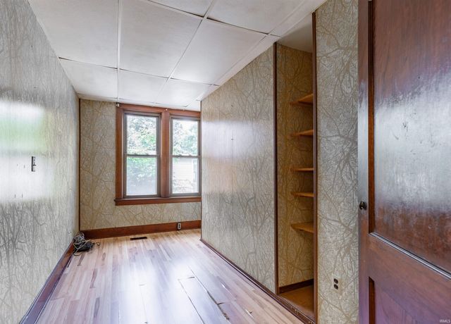 1417 Mesker Park Drive, Evansville, IN 47720