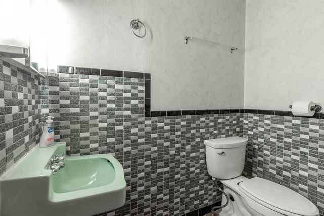 1417 Mesker Park Drive, Evansville, IN 47720