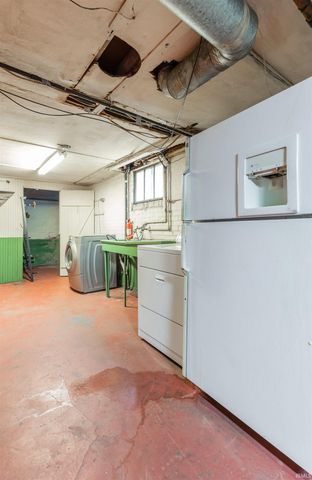 1417 Mesker Park Drive, Evansville, IN 47720