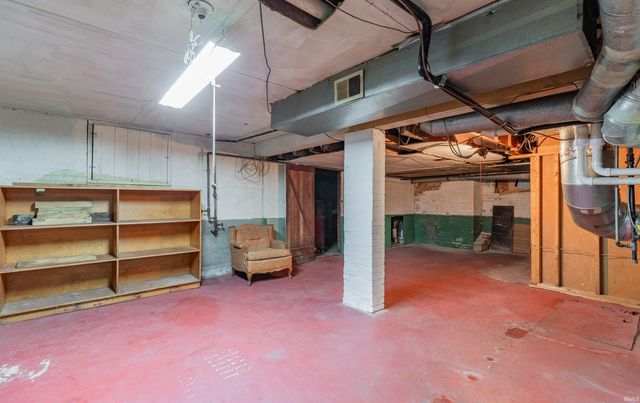 1417 Mesker Park Drive, Evansville, IN 47720