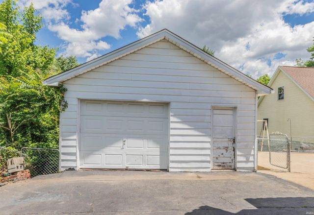 1417 Mesker Park Drive, Evansville, IN 47720