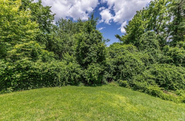 1417 Mesker Park Drive, Evansville, IN 47720