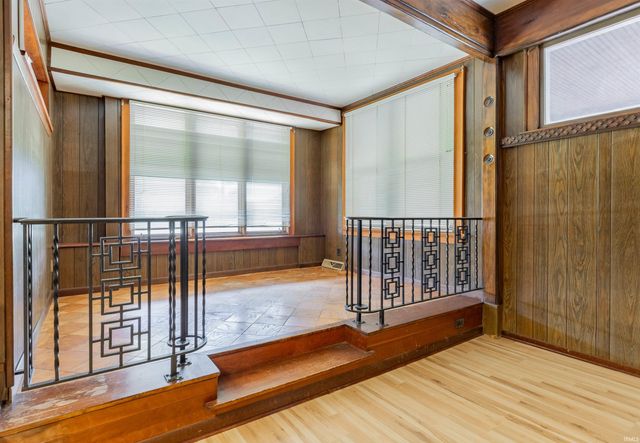 1417 Mesker Park Drive, Evansville, IN 47720