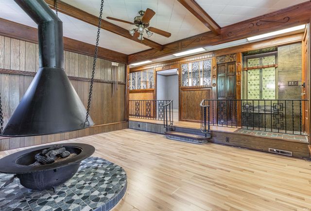 1417 Mesker Park Drive, Evansville, IN 47720