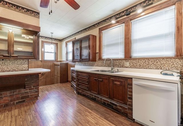 1417 Mesker Park Drive, Evansville, IN 47720